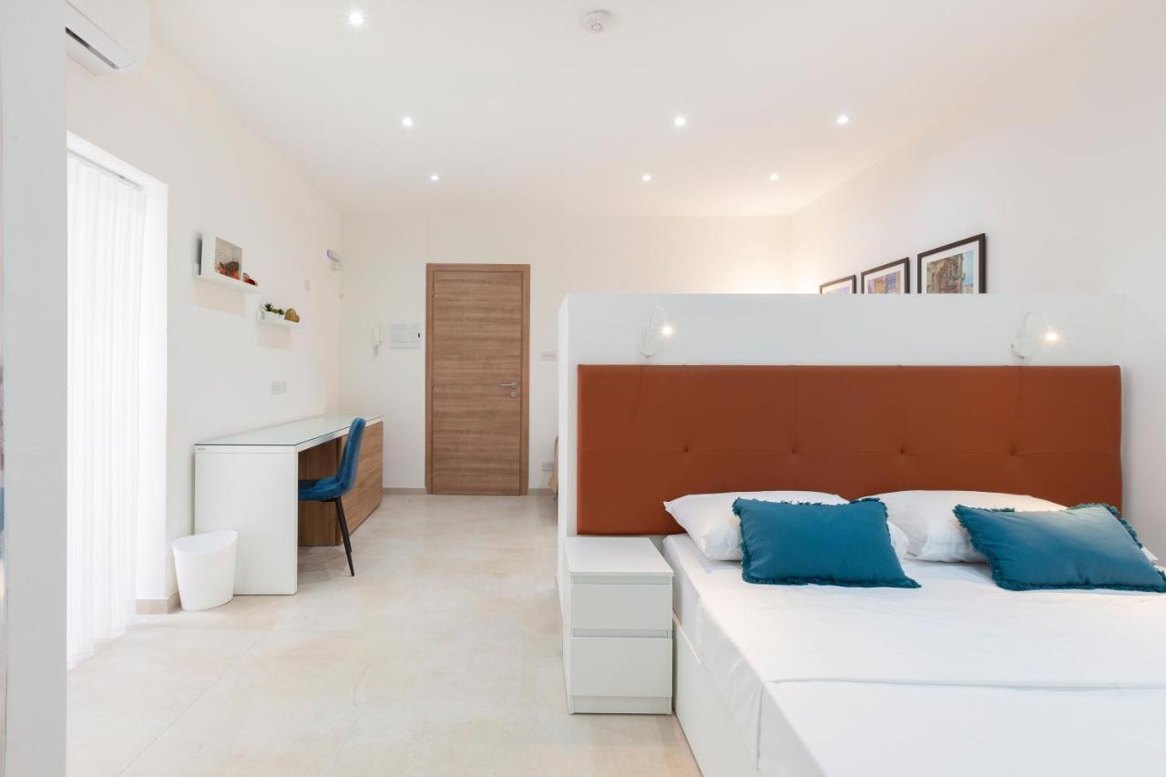 FL56 - New 3storey House - private entrance&roof Floriana Exterior foto