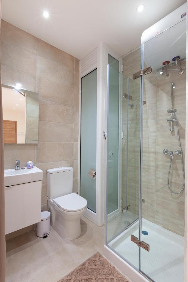 FL56 - New 3storey House - private entrance&roof Floriana Exterior foto